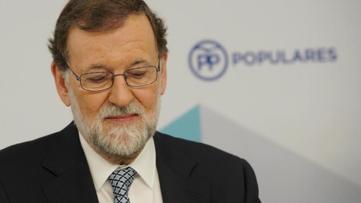 Rajoy anuncia que dejará la presidencia del PP.-EL PERIÓDICO