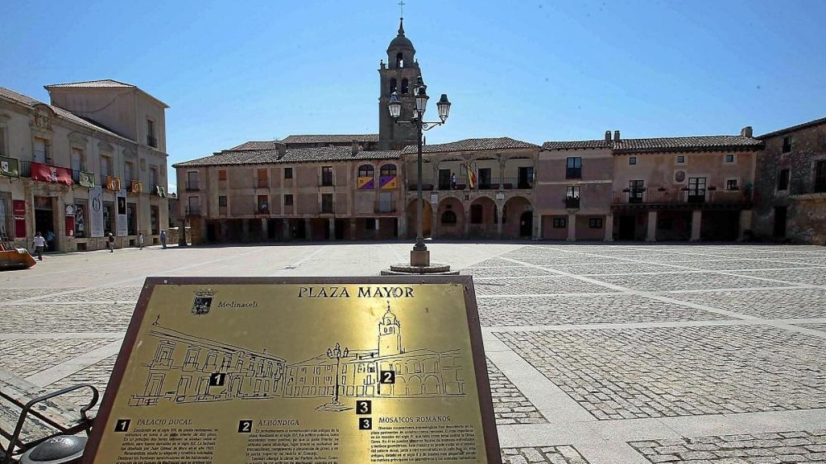 Plaza Mayor de la localidad soriana de Medinaceli.-VALENTÍN GUISANDE