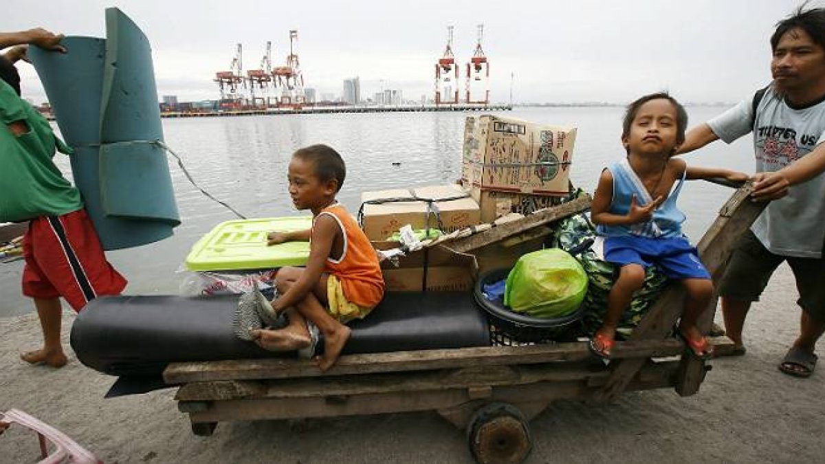 Al menos dos muertos en Filipinas por el tifón Hagupit.-