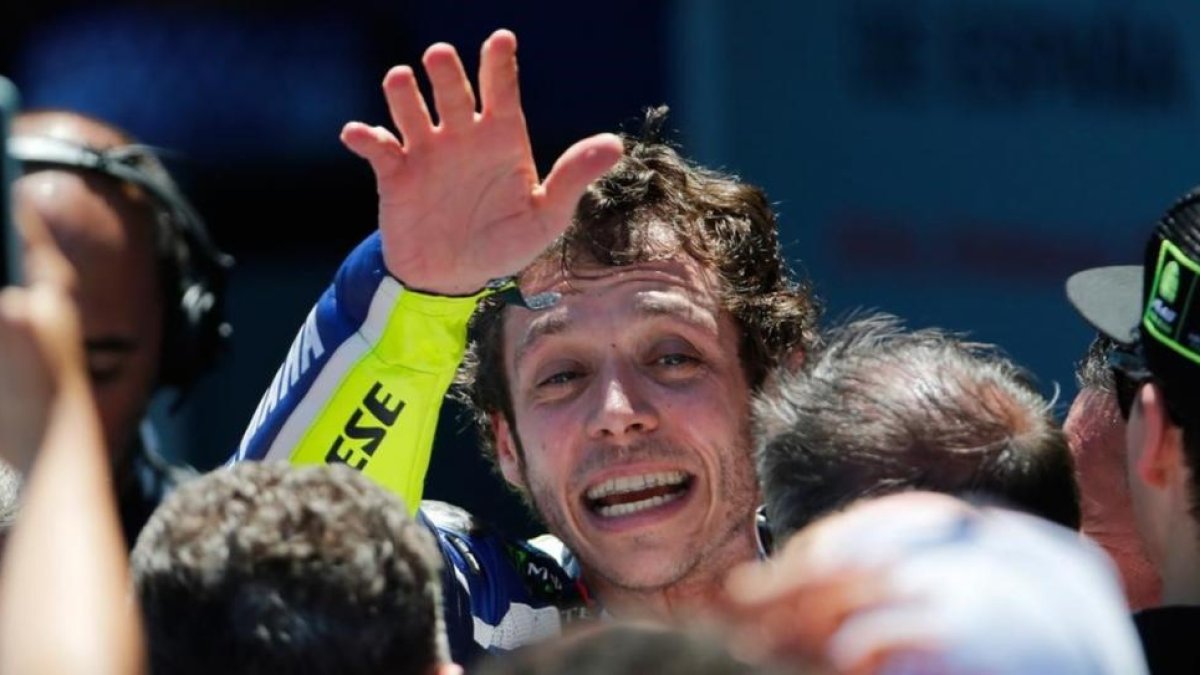 Valentino Rossi saluda a sus fans en Jerez-2016.-