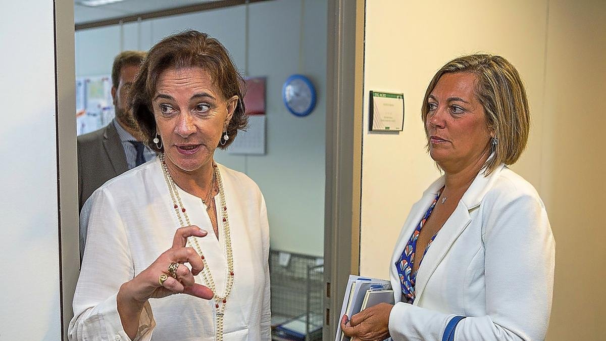 María Ángeles Benítez  se reúne con la consejera Milagros Marcos en Bruselas.-ICAL