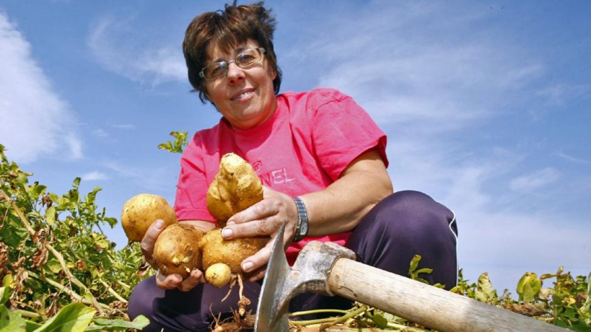 Inma Sobrino, en su finca de Covarrubias.-MARIO TEJEDOR