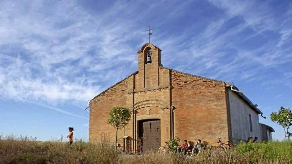 Imagen de la ermita de Vega de Ruiponce en Valladolid, una de las que ha sufrido los robos este verano.-El Mundo