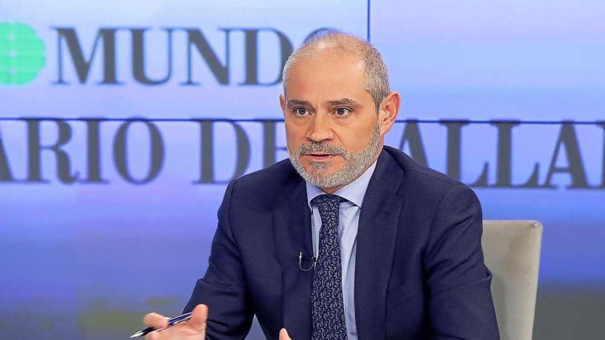 Víctor Caramanzana durante ‘La Quinta Esquina’, programa emitido en La 8 de Valladolid.-J.M.LOSTAU
