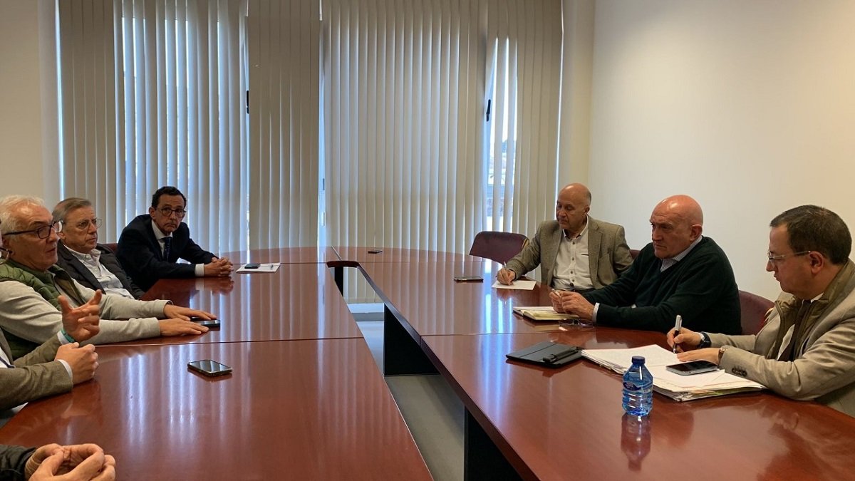 Jesús Julio Carnero se reunió con la Asociación de empresarios del polígono de San Cristóbal. E.M.