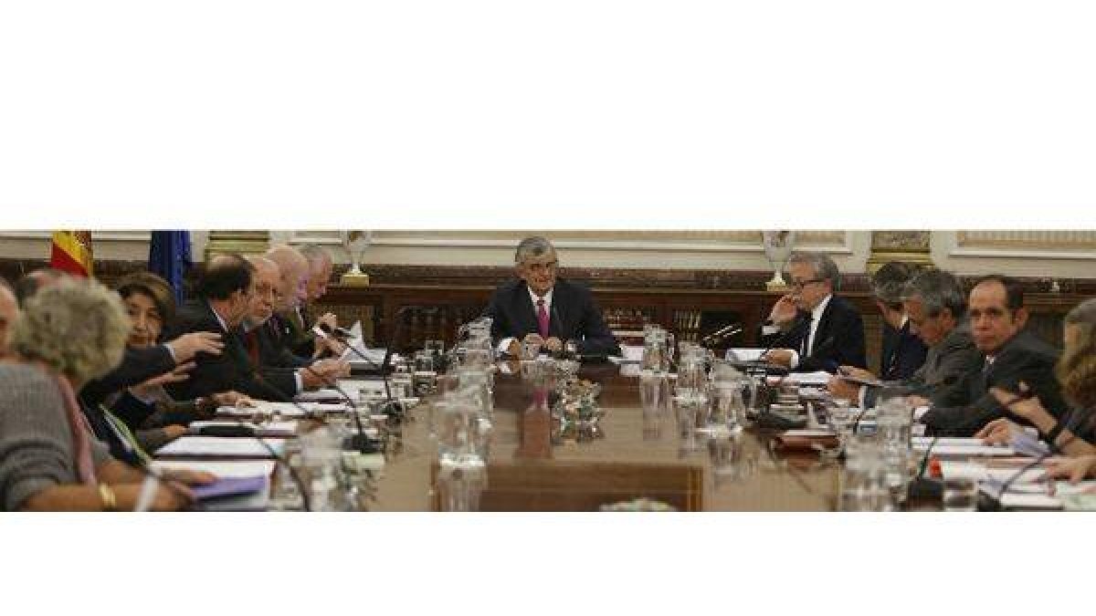 Eduardo Torres-Dulce preside la reunión de la junta de fiscales de sala, este miércoles en Madrid.-Foto: AGUSTÍN CATALÁN