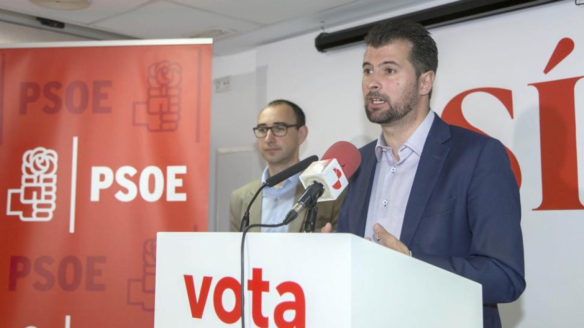 El secretario general del PSOE de Castilla y León, Luis Tudanca y la secretaria federal de empleo del PSOE, Luz Rodríguez, presentan en rueda de prensa el programa del PSOE en materia de empleo-ICAL
