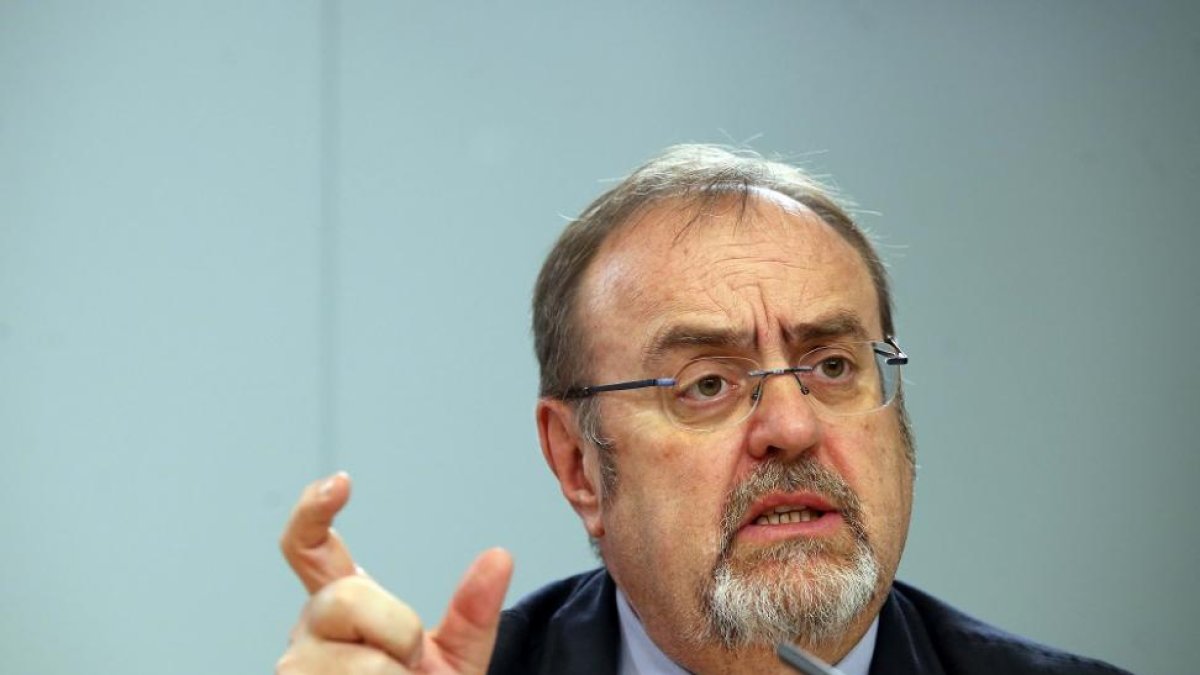 El consejero de Educación, Fernando Rey, comparece en rueda de prensa posterior al Consejo de Gobierno-ICAL