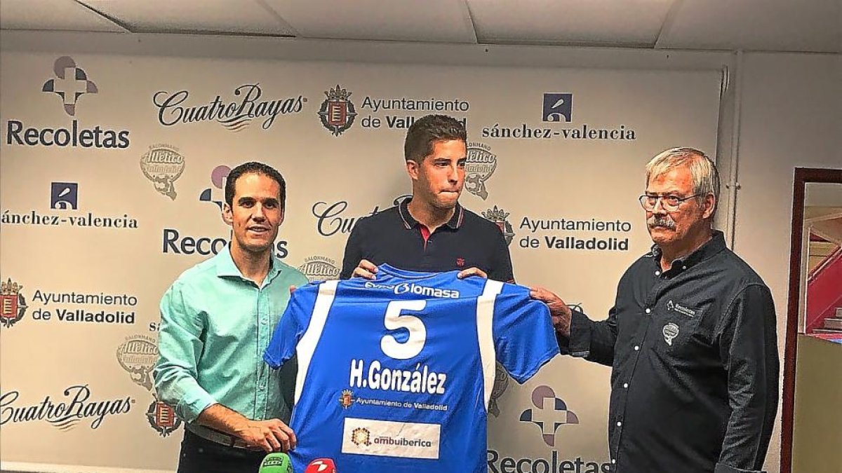 Mario Arranz, Héctor González y Rafa Mejías ayer en Huerta del Rey.-G. V.