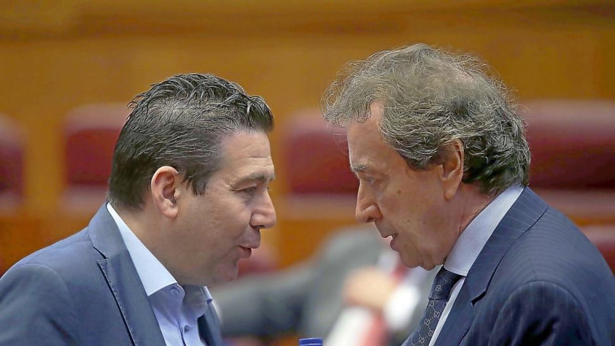 Luis Mariano Santos y el consejero José Antonio de Santiago-Juárez.-ICAL