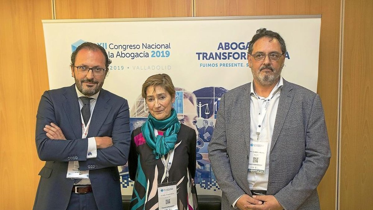 Javier Garicano, Verónica Ortega y Jordi Albareda en el Congreso Nacional de la Abogacía, celebrado en Valladolid.-ICAL