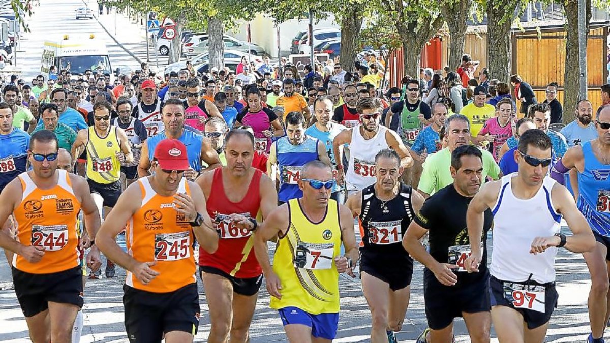 Algunos de los corredores que participaron en la mañana de ayer en el evento celebrado en el municipio vallisoletano de Zaratán.-J.M. LOSTAU