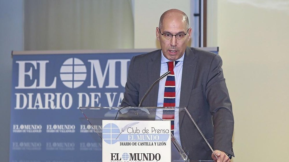 Carlos Martín Tobalina, en un momento de su intervención.-J. M. LOSTAU