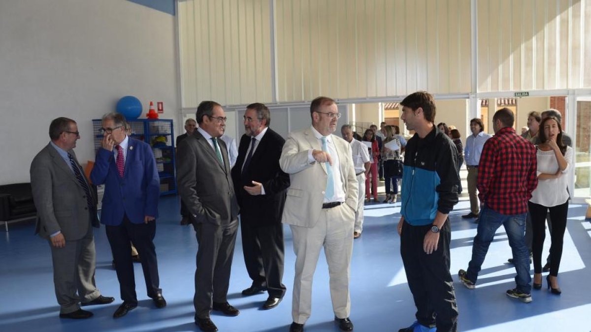 El consejero de Educación, Fernando Rey, visita las obras finalizadas del Colegio Rural Agrupado ‘Diego Marín’-ICAL