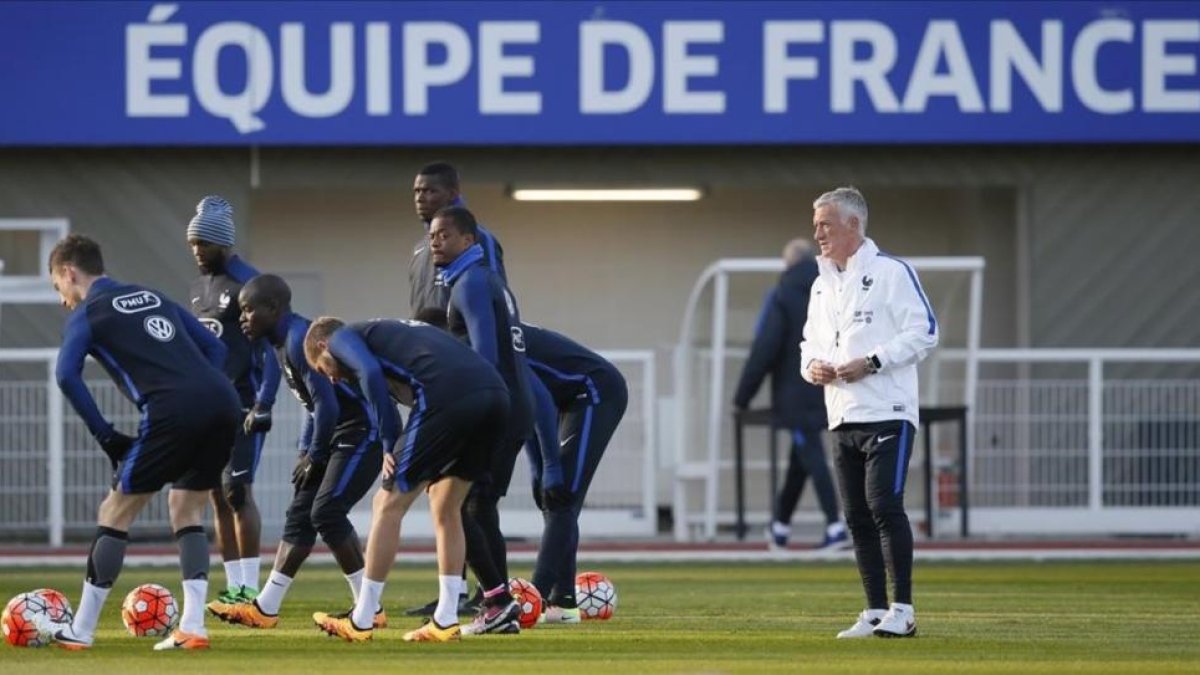 Entrenamiento de la selección francesa de fútbol, este martes en Clairefontaine, cerca de París-REUTERS / GONZALO FUENTES