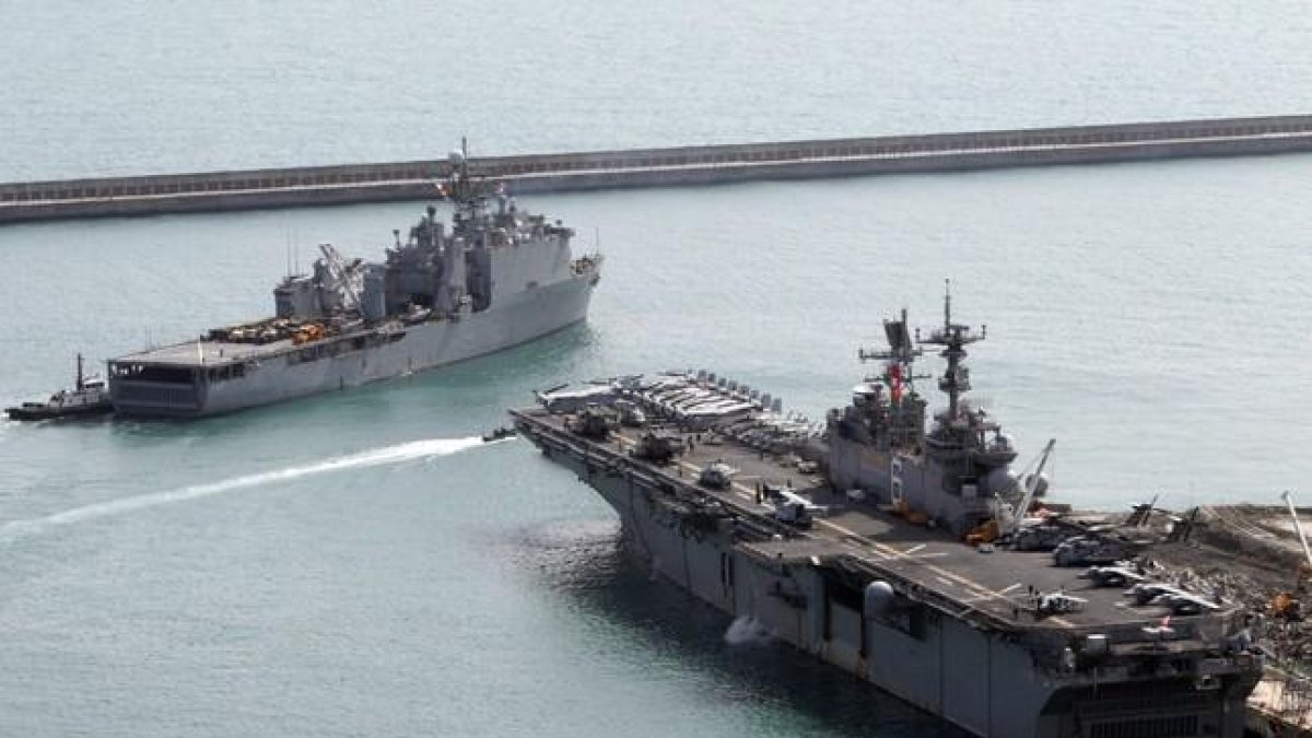 Vehículos militares estadounidenses en las maniobras conjuntas con Corea del Sur.-AP
