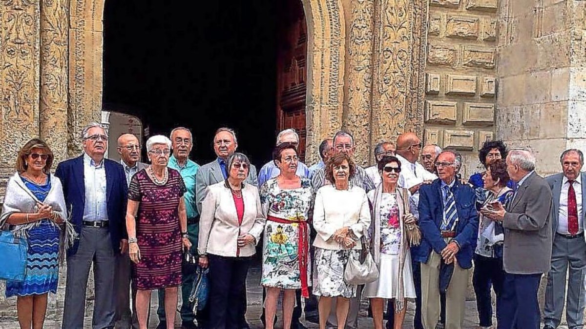 Foto de grupo de los miembros de la promoción de Ciencias Químicas de 1967 en el día de ayer.-EL MUNDO