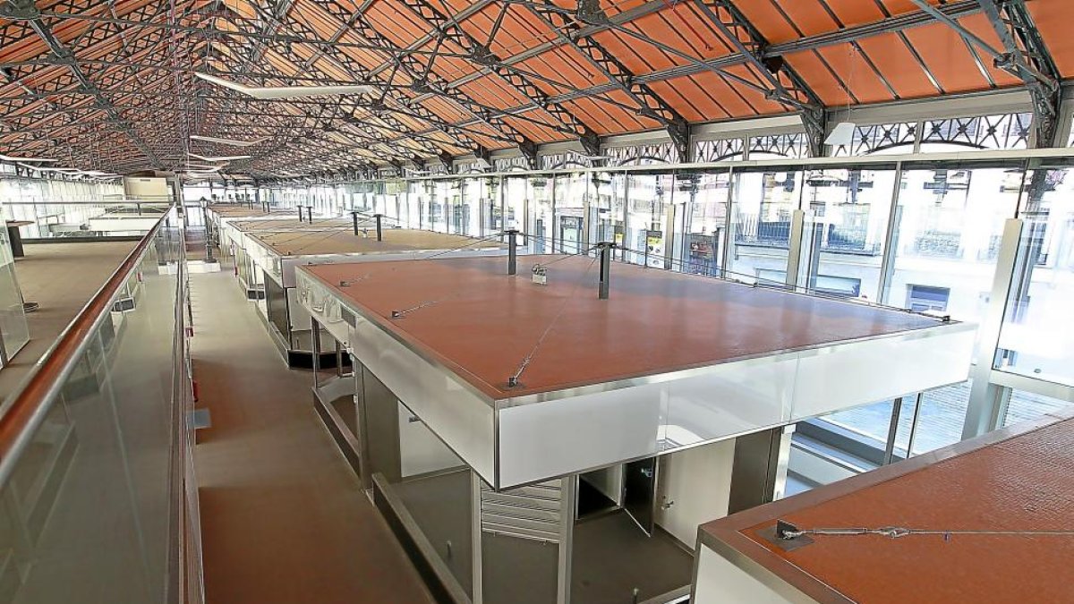 Mercado del Val de Valladolid después de las obras de reforma.-J.M. LOSTAU