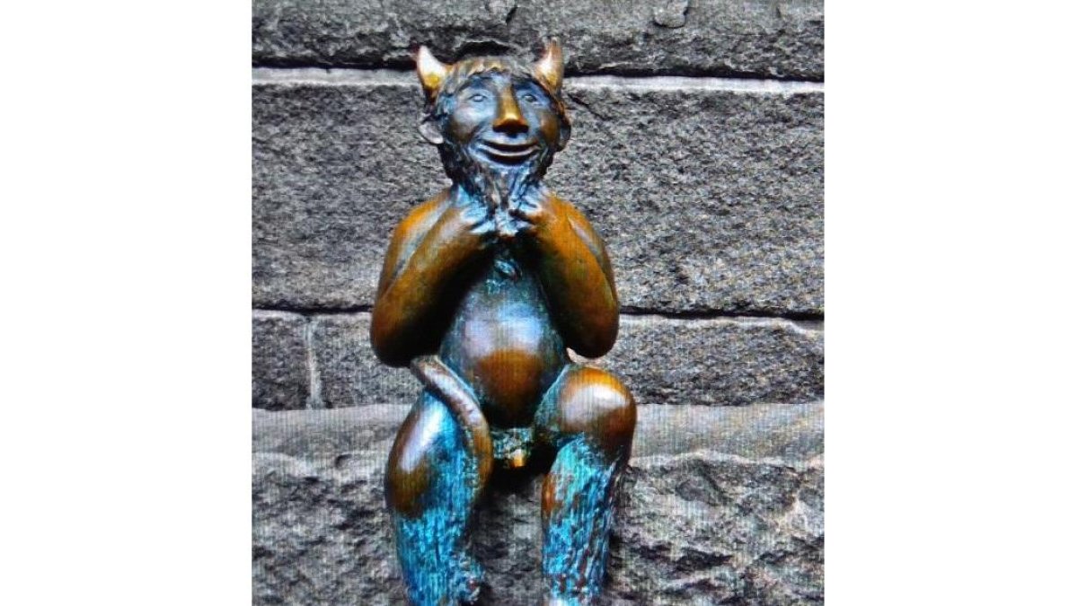 La escultura del diablo.-T. S. J.