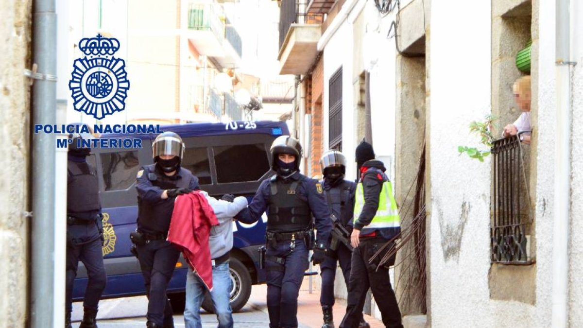 Detención de un presunto miembro de una célula terrorista yihadista en Cebreros (Ávila), por la Policía Nacional-Ical
