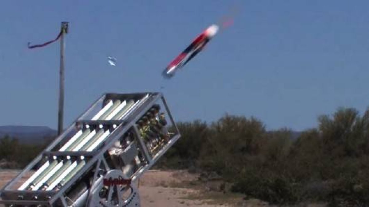 Sistema de escuadrón de drones que está ensayando la Marina de EEUU.-