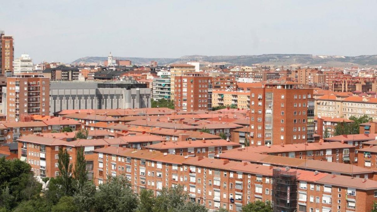 Panorámica del barrio vallisoletano del Cuatro de Marzo.-ICAL