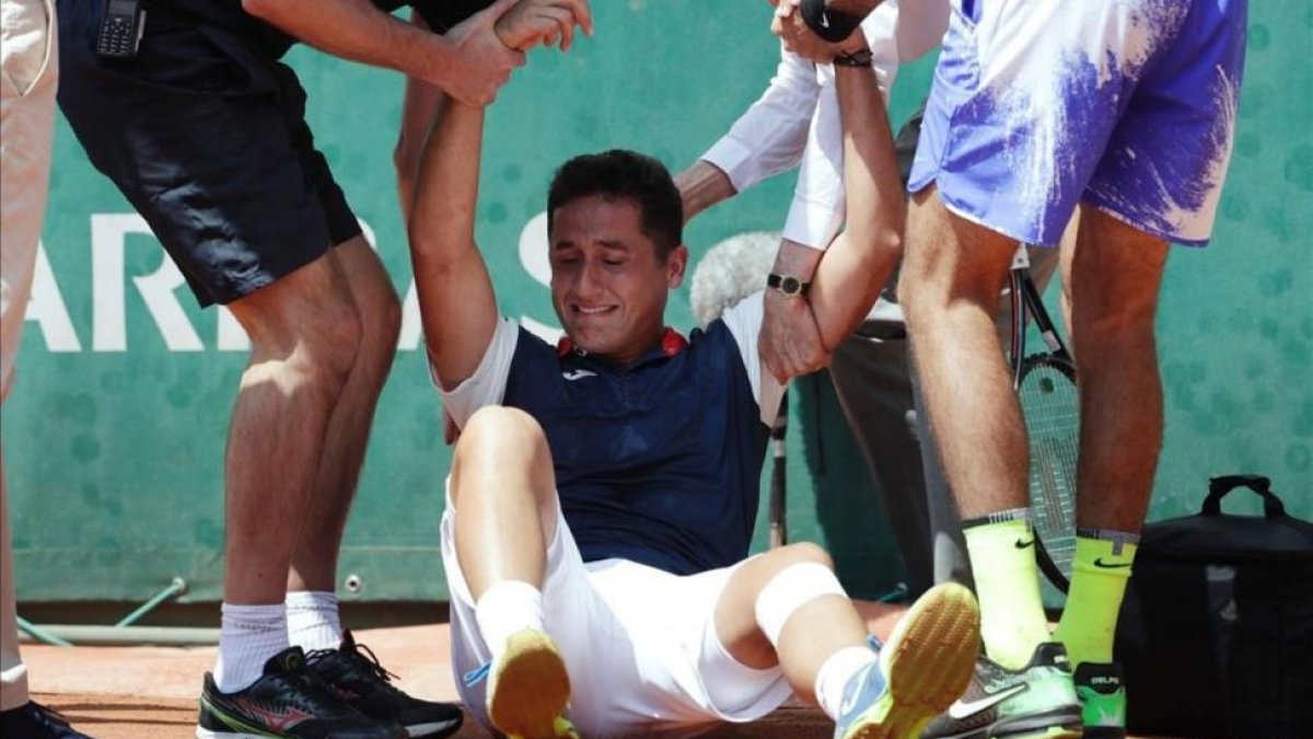 Almagro llora desesperado en la pista, ayer tras lesionarse.-THOMAS SAMSON