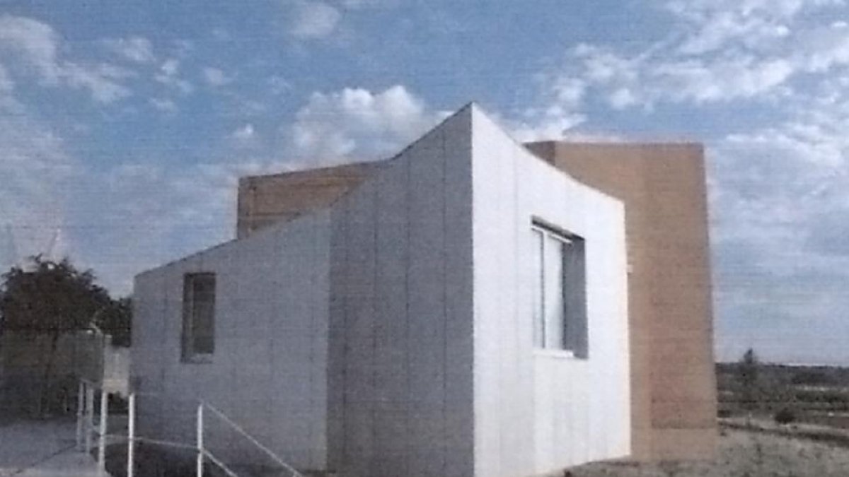 Aspecto exterior de la vivienda para el descanso y la meditación que Lucio Ángel Vallejo Balda se mandó construir en Celada.-E.M.