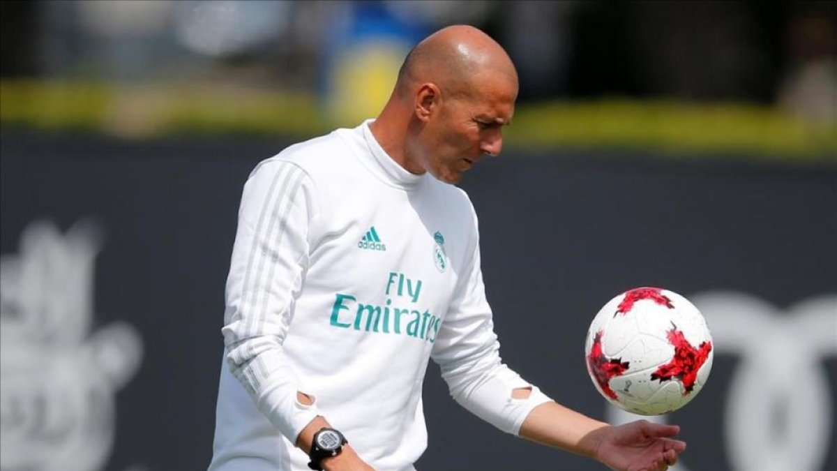 Zidane, durante un entremiento con el Madrid en Los Ángeles.-LUCY NICHOLSON