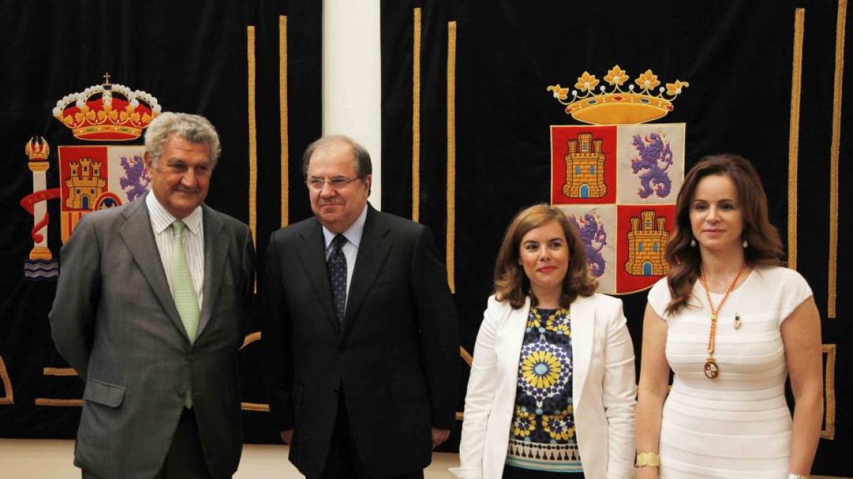 (I a D) El presidente del Congreso, Jesús Posada; el presidente de la Junta, Juan Vicente Herrera; la vicepresidenta del Gobierno, Soraya Sáez de Santamaría y la presidenta de las Cortes, Silvia Clemente-Ical