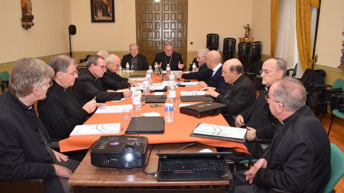 Un momento de la reunión del Patronato de las Edades del Hommbre que ayer se celebró en Palencia.-