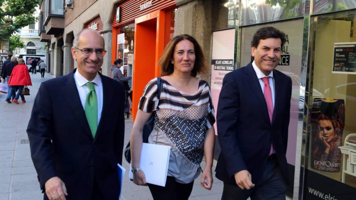 El cabeza de lista de Valladolid Toma la Palabra (VTLP), Manuel Sarabia, señaló hoy que la formación política que forman IU-Equo y colectivos ciudadanos, con cuatro concejales, aboga más en estos momentos por apoyar un nuevo rumbo en las políticas del Ayu-Ical