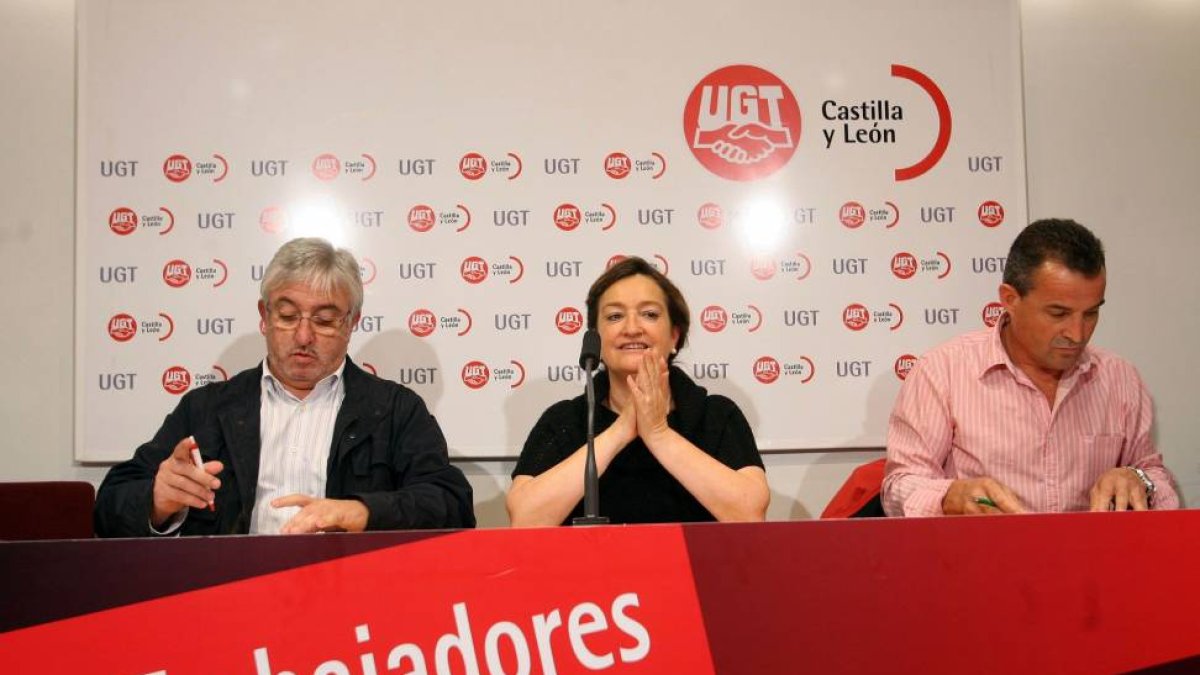 El secretario federal de la Administración General del Estado de la FSP-UGT, Carlos Javier Álvarez Andújar; la secretaria general de FSP-UGTCyL, Carmen Ámez Revuelta, y el secretario regional de la Administración General del Estado de FSP-UGTCyL, Ovidio M-Ical