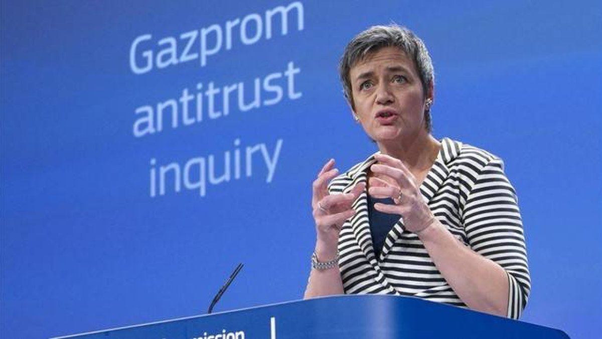 Vestager, en la rueda de prensa sobre Gazprom, este miércoles en Bruselas.-Foto: REUTERS / YVES HERMAN