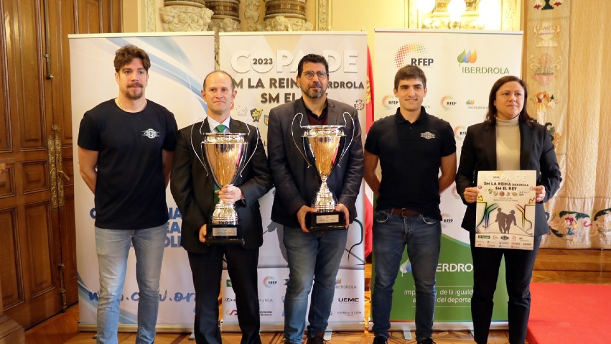 Max Langlois, Miguel Calvo, Alberto Bustos, Marcos Pérez e Isabel Rodríguez. E.M.