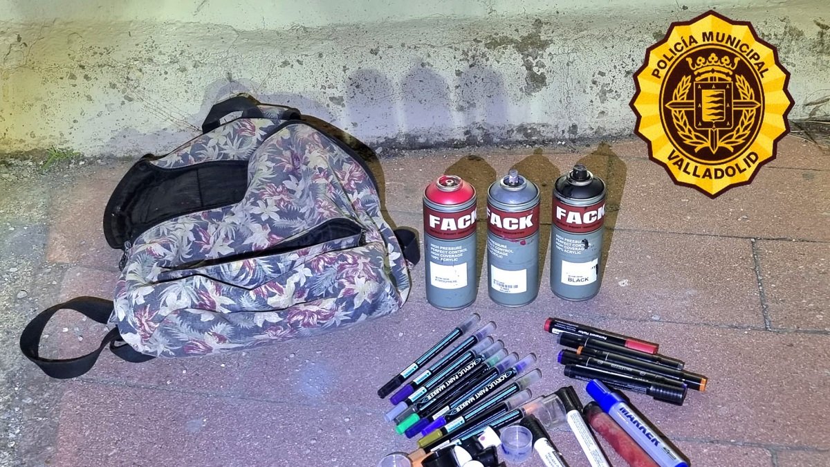 Material intervenido al hombre al que se le imputa un presunto delito de daños por realizar pintadas en el Museo de la Ciencia - POLICIA MUNICIPAL