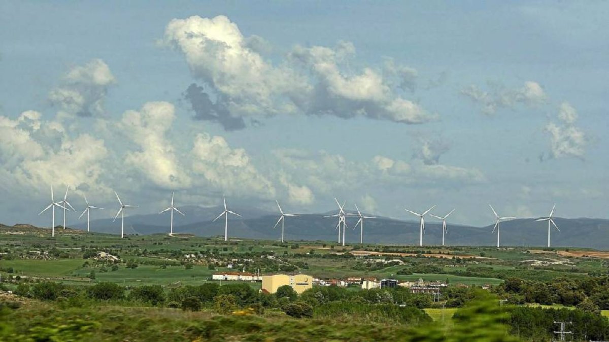 Vista del parque eólico Cogollos II, en la provincia de Burgos.-ICAL