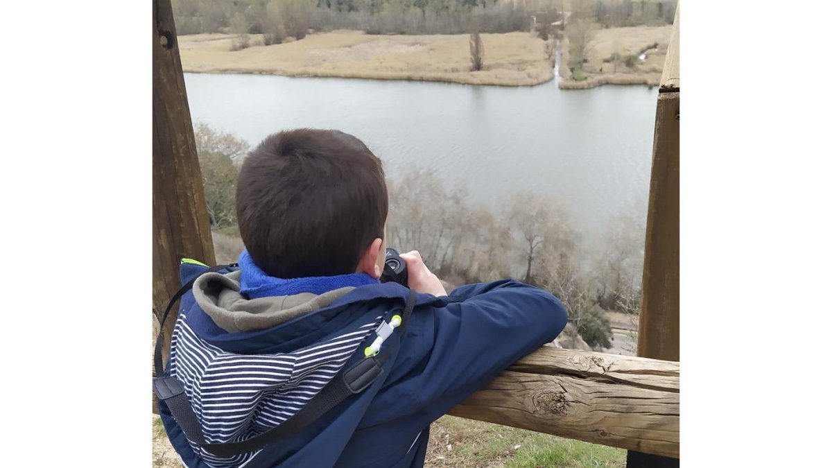 Un niño en las Riberas de Castronuño | D.V.