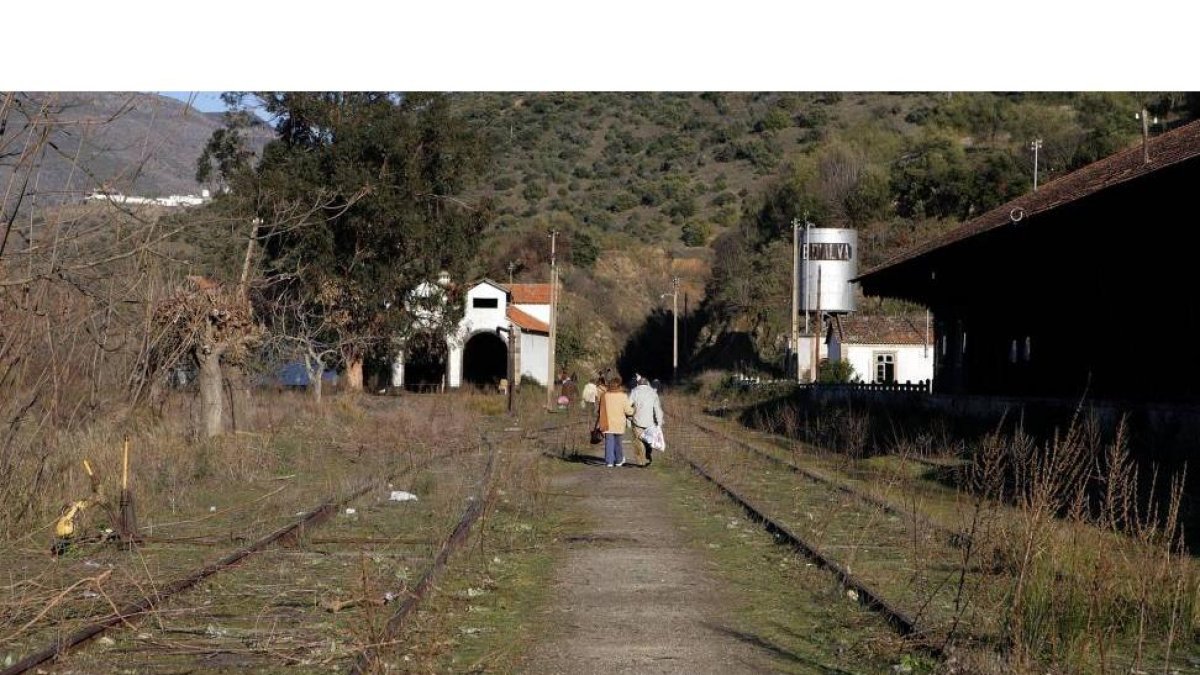 Estación de Barca Dalba perteneciente a la vía férrea de La Fregeneda.-ICAL