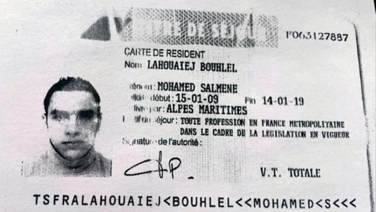El carnet de identidad del terrorista.-
