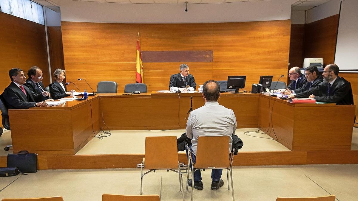 Un momento del juicio.-J. M. LOSTAU