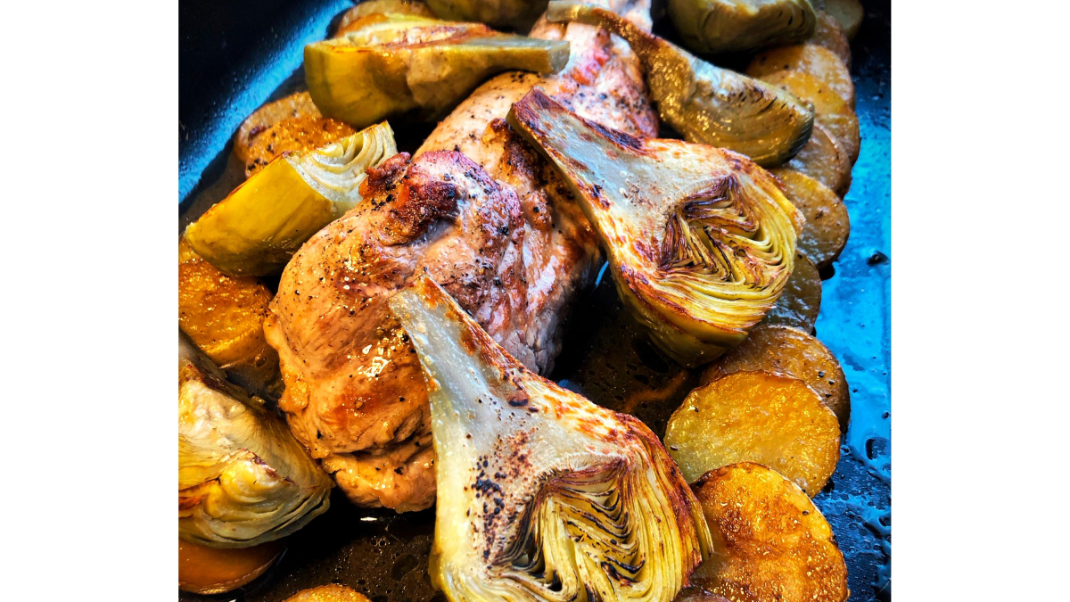 ASADO DE SOLOMILLO CON ALCACHOFAS Y PATATAS