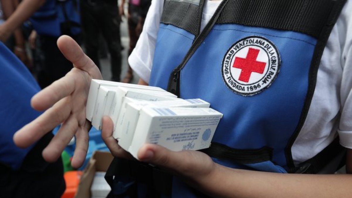 Se entregaron kits con antibióticos y medicamentos quirúrgicos para el tratamiento de 10.000 personas.-EFE