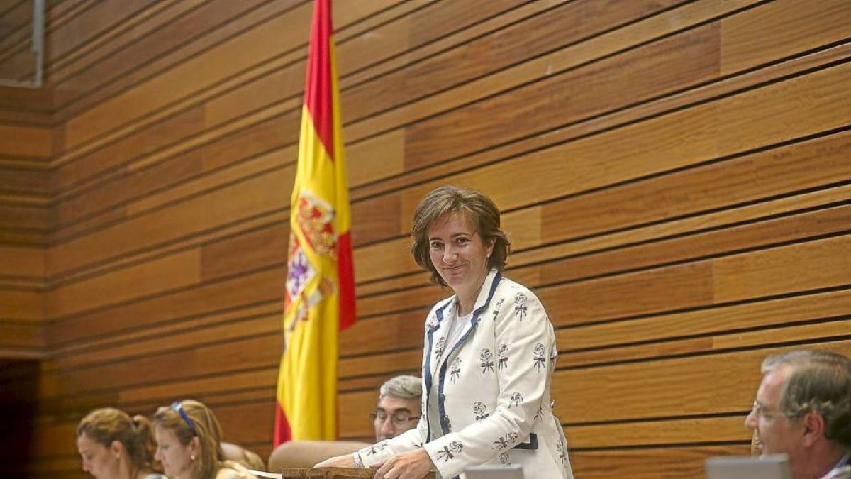 Imagen de archivo de los miembros del PP de la Mesa en la última legislatura. A la izquierda, la letrada mayor.-ICAL