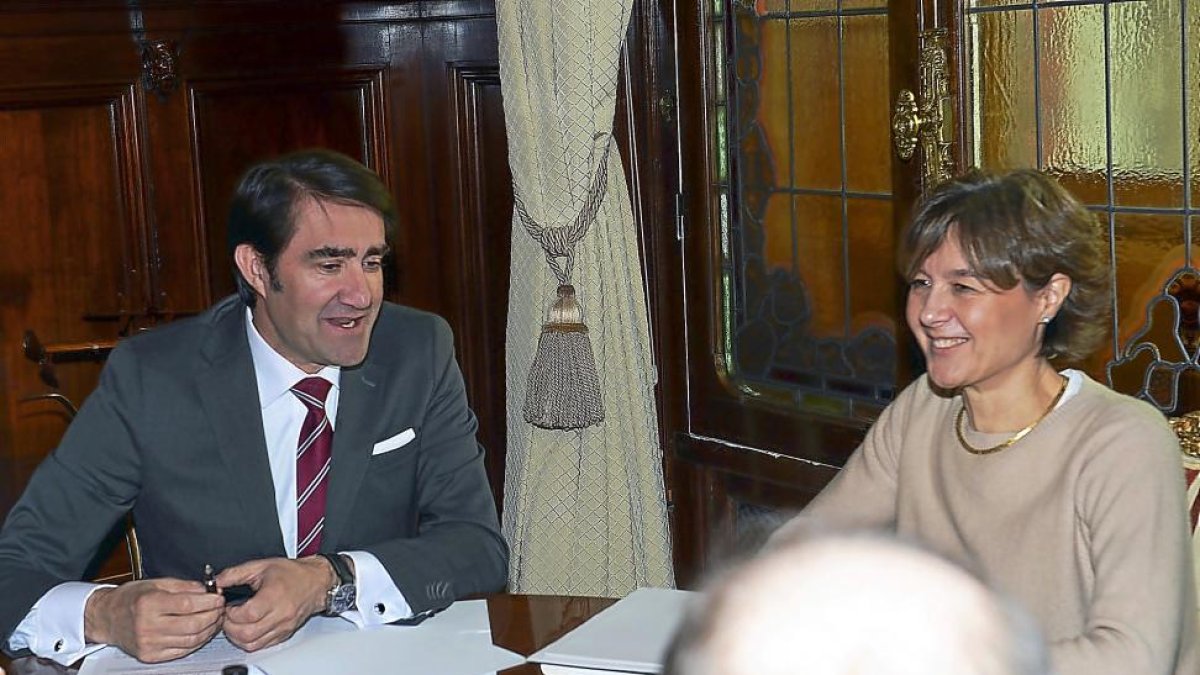 Suarez Quiñones y García Tejerina, ayer, durante su reunión en Madrid.-ICAL