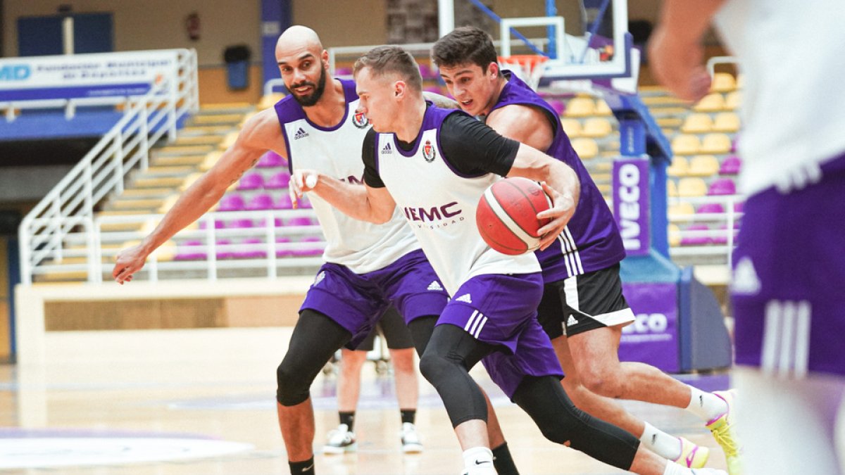 Raffington, en un entrenamiento anterior del RV Baloncesto. / R.V.