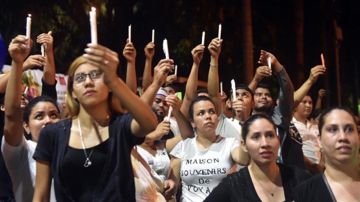 Protesta estudiantil contra Ortega en Managua.-/ AFP / RODRIGO ARANGUA