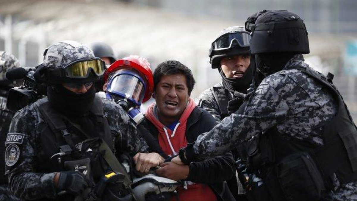 Los manifestantes tienen al parecer como destino final La Paz.-AP