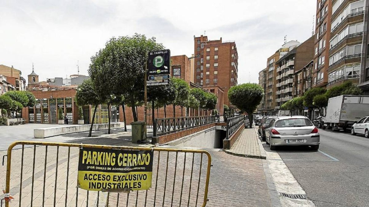 Entrada al parking del mercado del Campillo-Miguel Ángel Santos