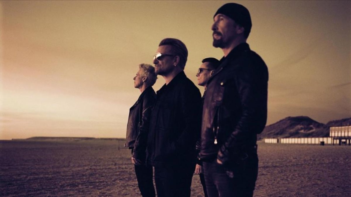 U2, en una imagen promocional, con Adam Clayton, Bono, Larry Mullen Jr y The Edge, de izquierda a derecha-/ ANTON CORBIJN